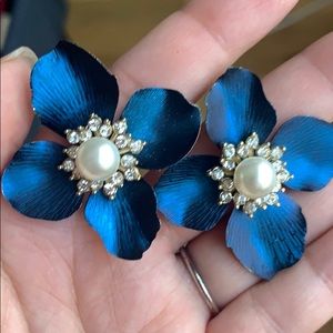 Blue Floral earrings with a Pearl Accent